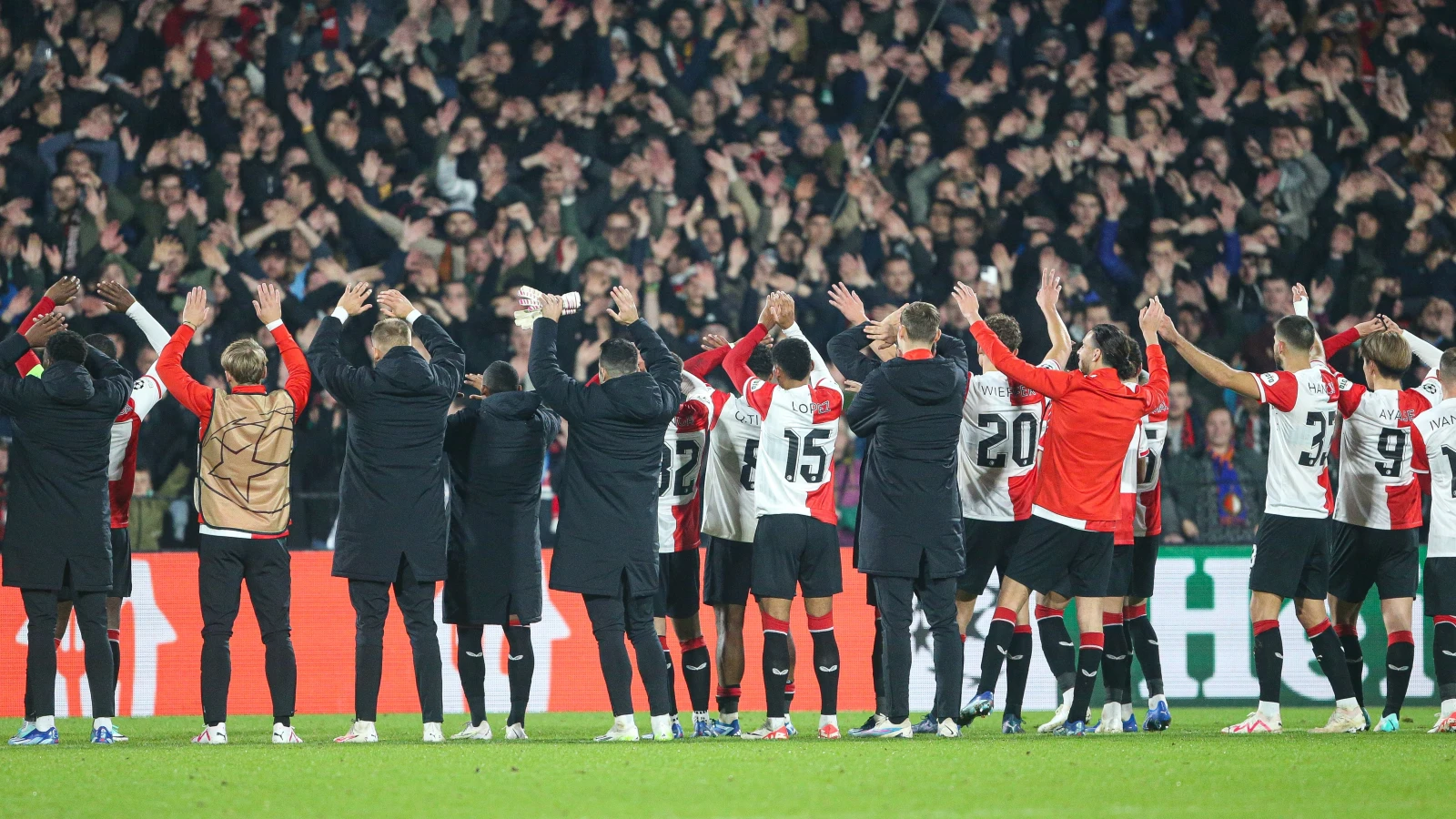 EREDIVISIE | Wedstrijd AZ-NEC definitief gestaakt