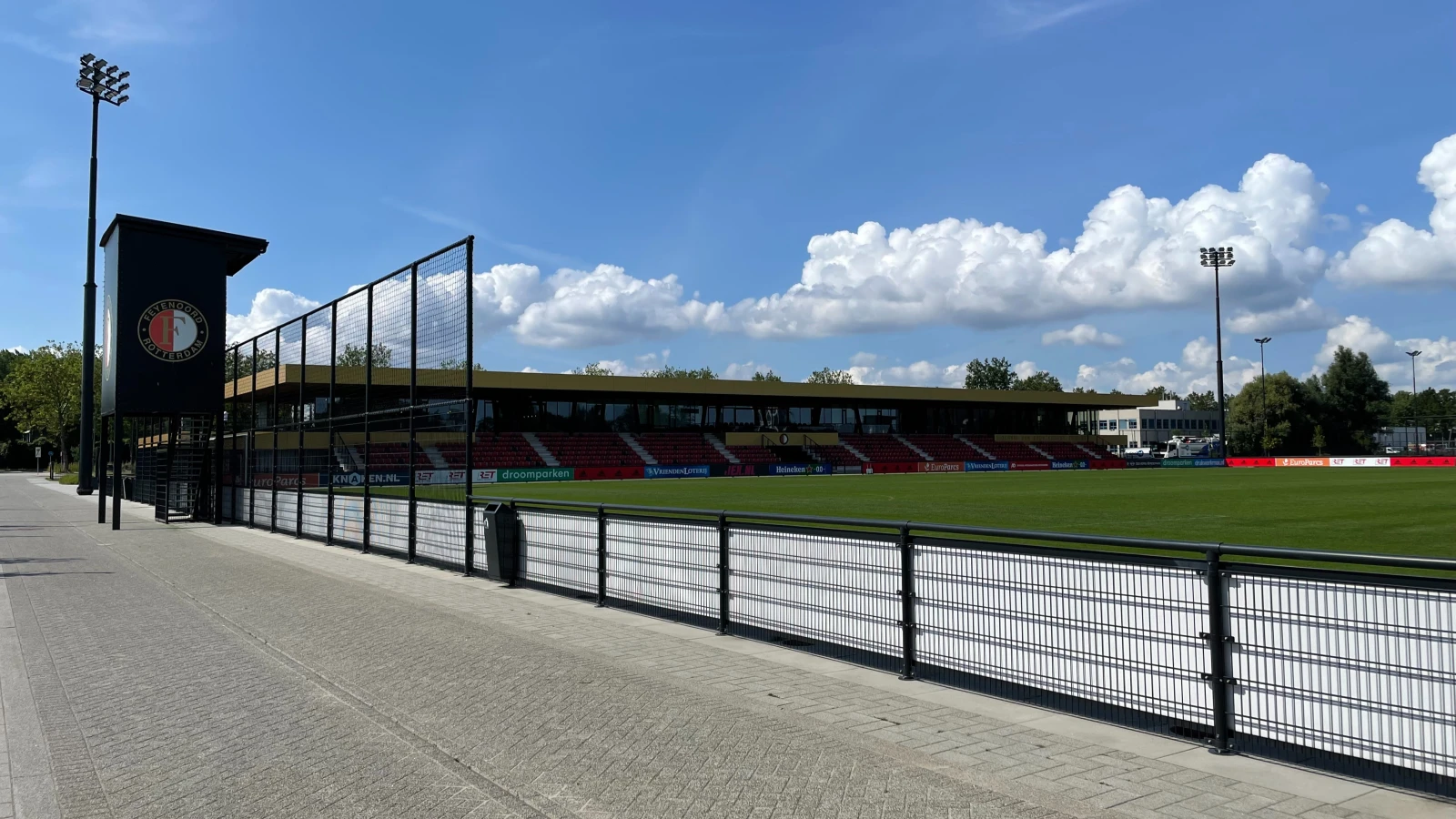 Feyenoord verliest het eerste duel in de Premier League International Cup