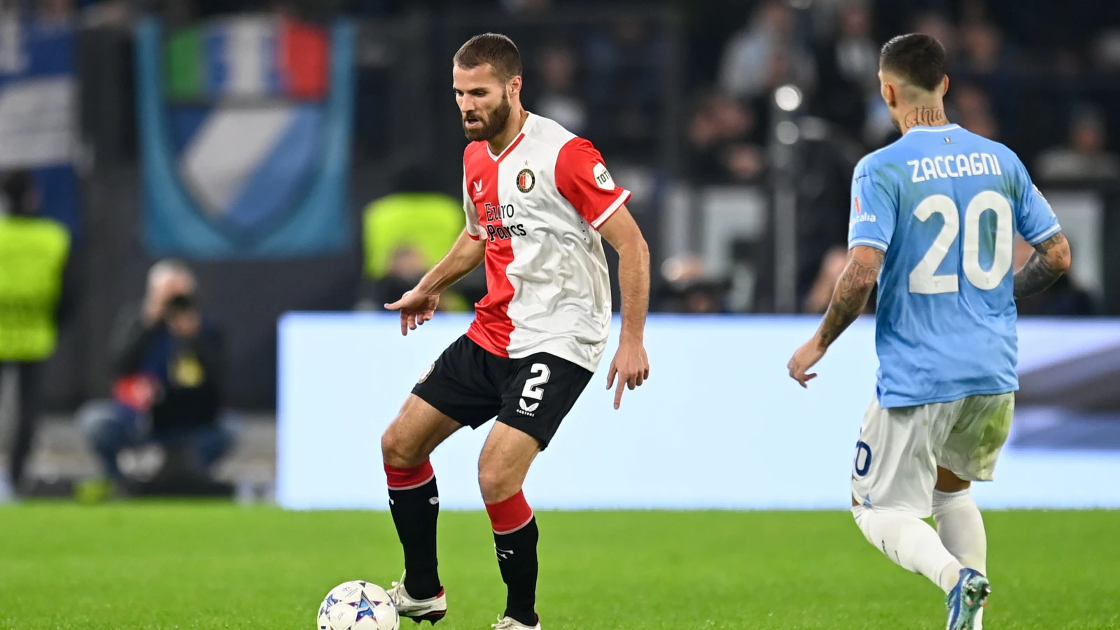 Nieuwkoop geblesseerd van het veld in wedstrijd tegen SS Lazio