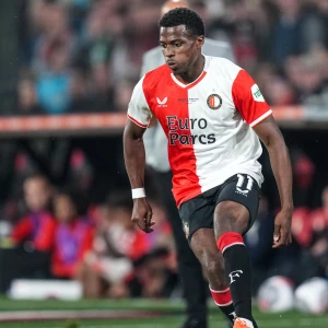 Feyenoord wint besloten oefenduel van Go Ahead Eagles