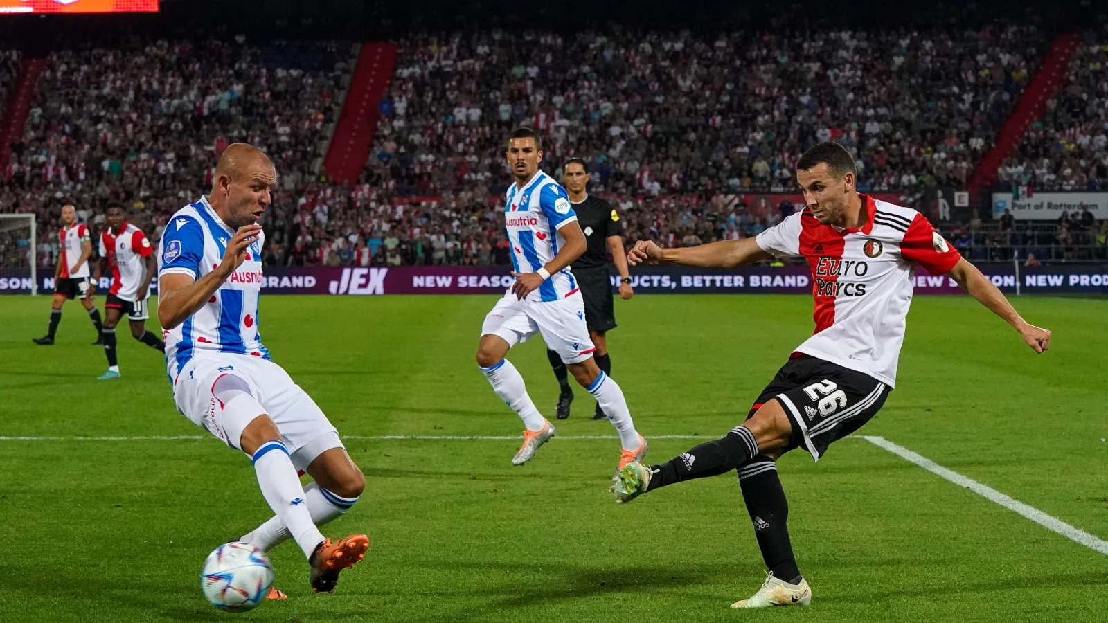 Van Beek over ploeggenoot bij Feyenoord: 'Dus ik zei er wel soms wat van'