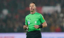 Danny Makkelie fluit wedstrijd tussen Feyenoord en PSV