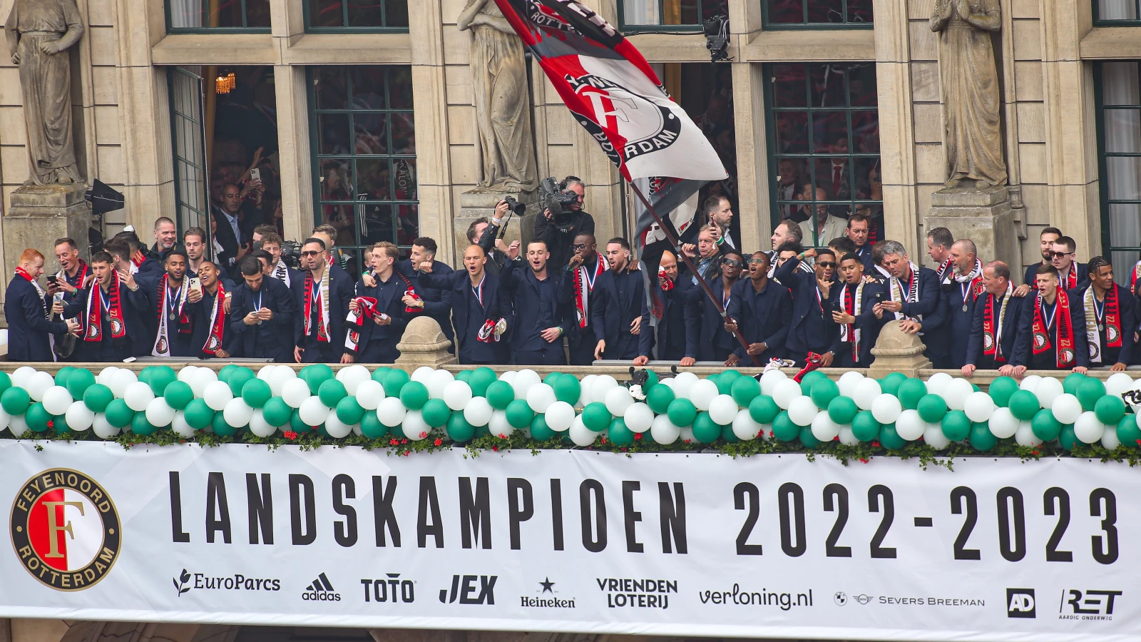 '16 keer uit eigen kracht!', een prachtig boek over alle kampioenschappen van Feyenoord