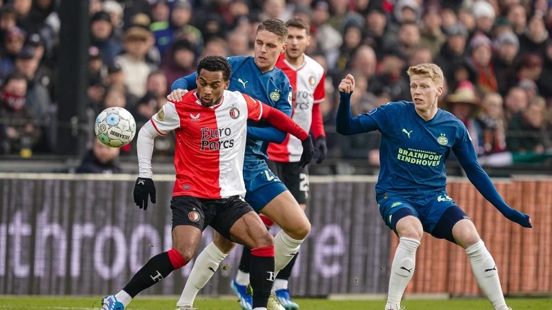 Feyenoord verliest van PSV en ziet gat tien punten worden