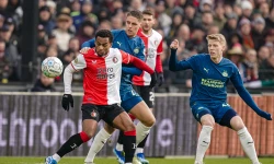Feyenoord verliest van PSV en ziet gat tien punten worden