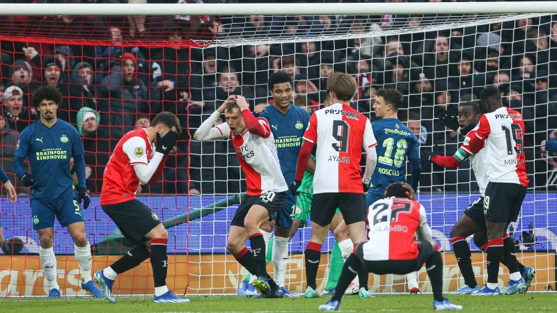 STAND | Feyenoord ziet PSV uitlopen en FC Twente inlopen