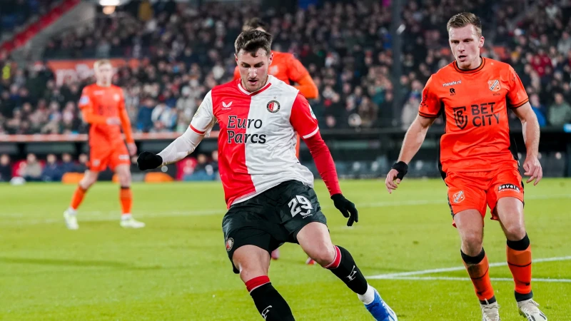 Feyenoord wint na doelpunten in blessuretijd van FC Volendam