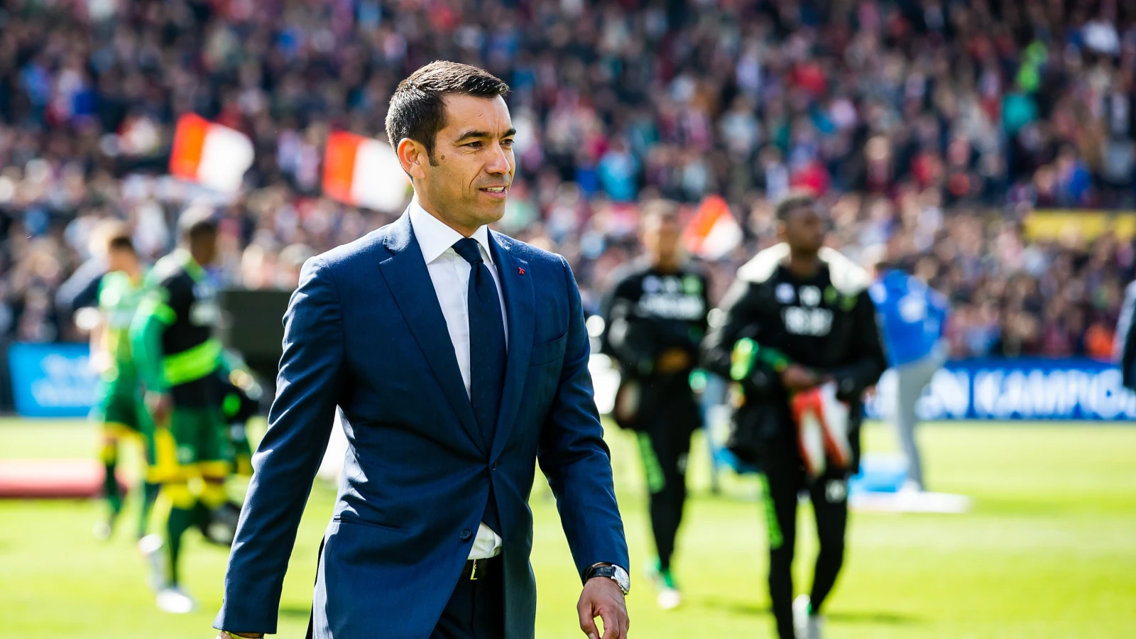 UPDATE | 'NAC Breda laat Van Gastel niet gaan, onduidelijk of Van Bronckhorst toch vertrekt naar Beşiktaş JK'