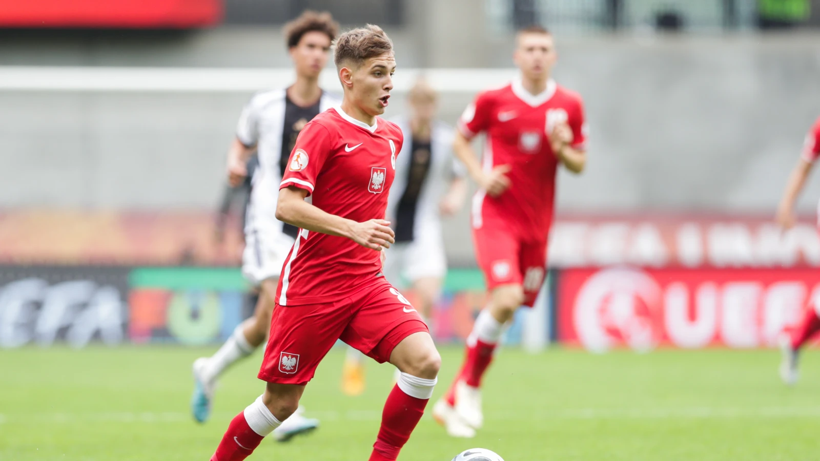 'Feyenoord hoopt op komst van Borys, maar ook Ajax en PSV geïnteresseerd'