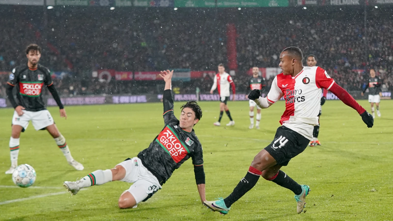 STAND | Feyenoord ziet FC Twente dichterbij komen