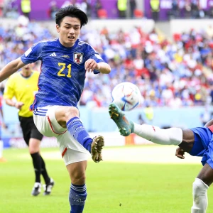 Ueda twee keer trefzeker voor Japan dat door gaat in AFC Asian Cup