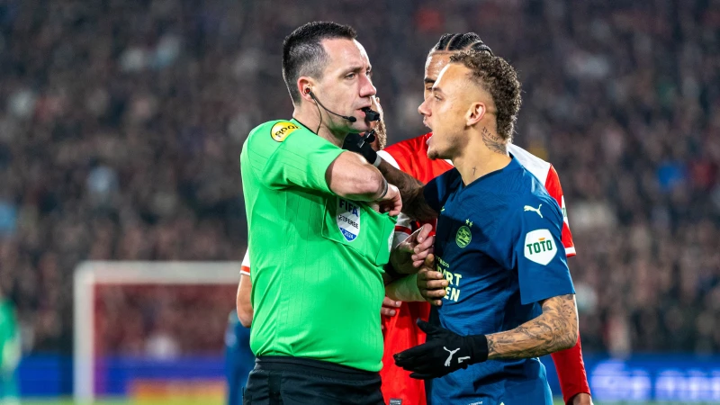 'KNVB komt niet met een reactie op veelbesproken moment tijdens Feyenoord - PSV'