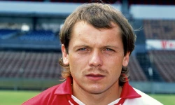 József Kiprich eregast bij wedstrijd tussen Feyenoord en FC Twente