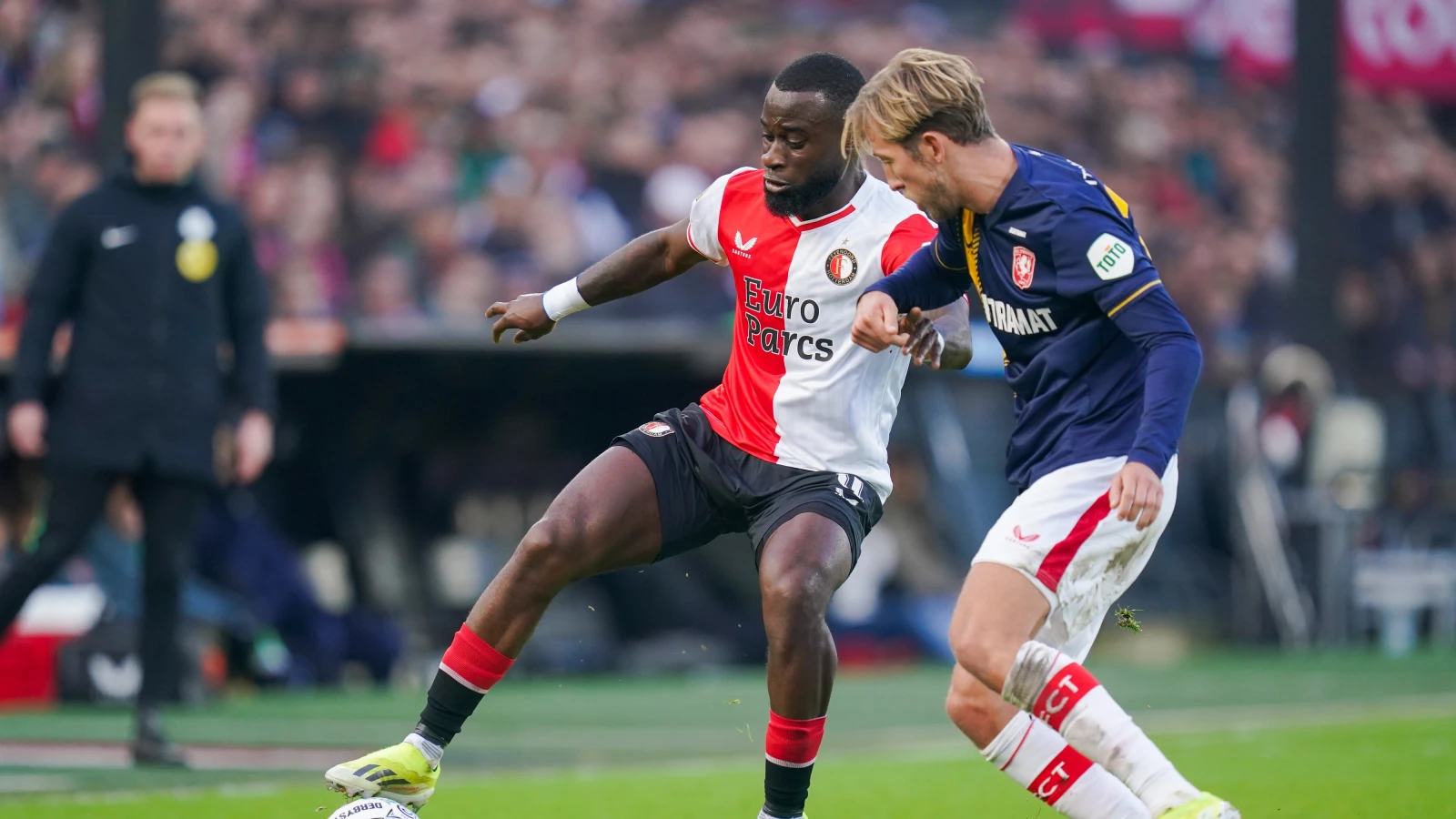 Feyenoord speelt teleurstellend gelijk tegen FC Twente