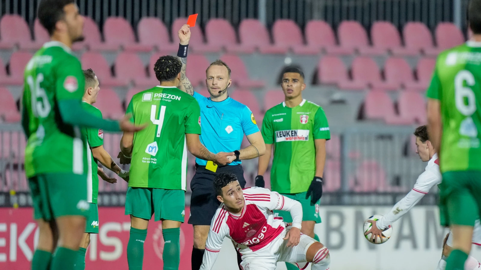 HUURLINGEN | Opnieuw rood voor Tsoungui, Jansen houdt doel schoon