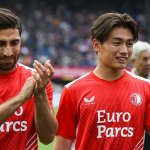 Alireza Jahanbakhsh en Ayase Ueda treffen elkaar vandaag