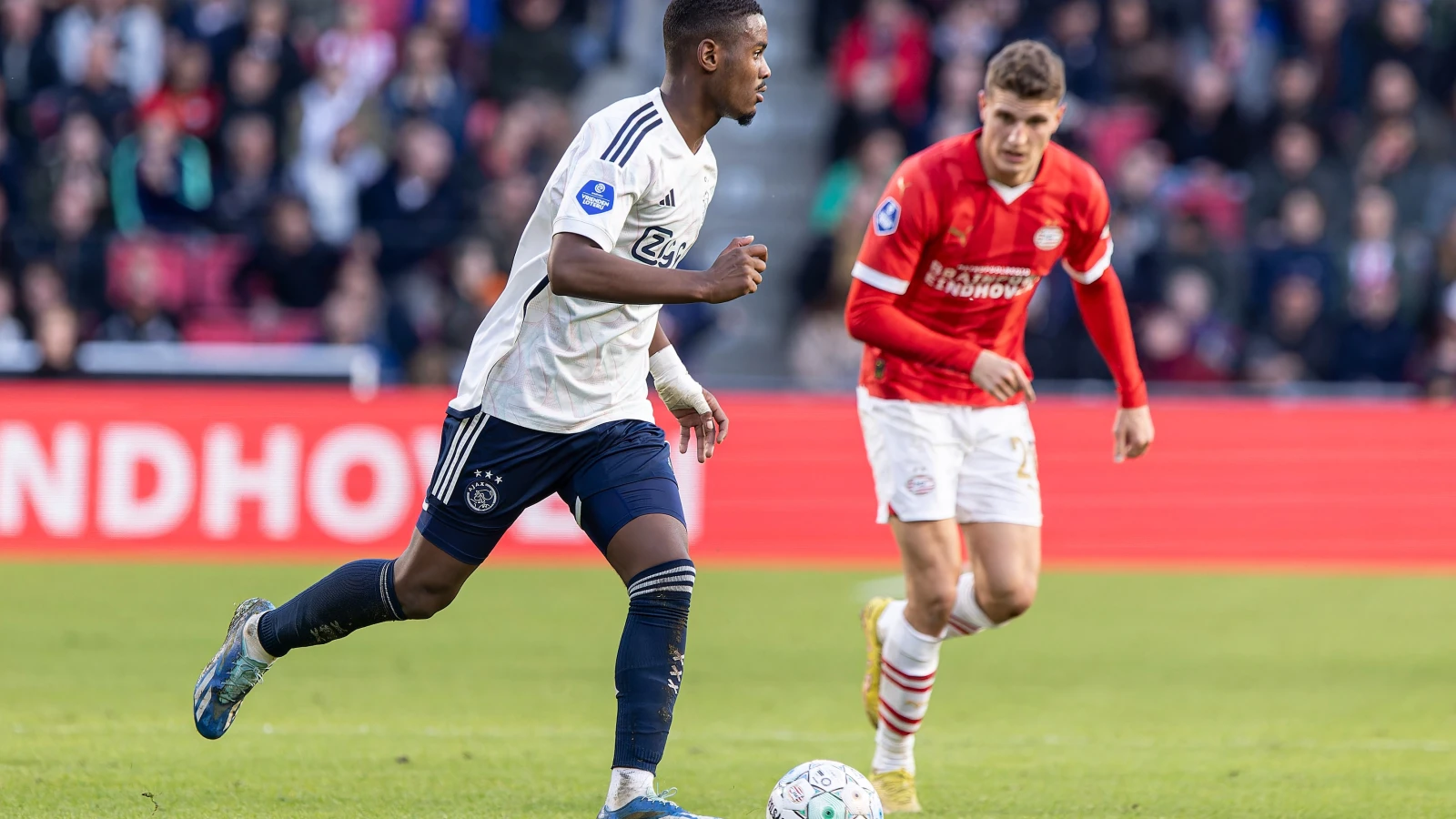 EREDIVISIE | FC Twente wint gemakkelijk, PSV en Ajax in remise