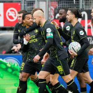 Strijdend Feyenoord wint in Alkmaar van AZ