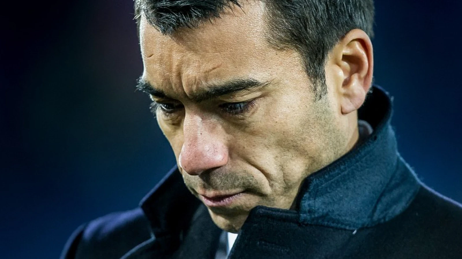 Van Bronckhorst: 'Dan moet je ten koste van alles die bal weghalen'