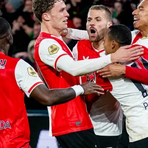 EREDIVISIE | Ajax maakt het weer spannend