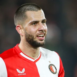 De kranten | 'Hancko mooie vervanger VOOR Gimenez'