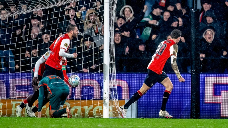 Feyenoord wint nipt van RKC Waalwijk in eigen Kuip