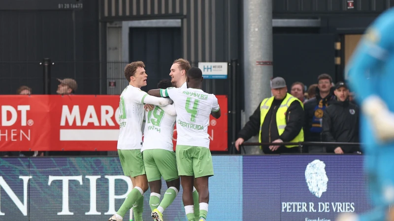 Feyenoord wint door doelpunten van Minteh van Almere City FC