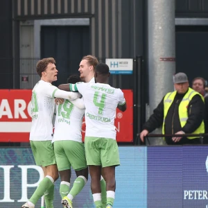 Feyenoord wint door doelpunten van Minteh van Almere City FC
