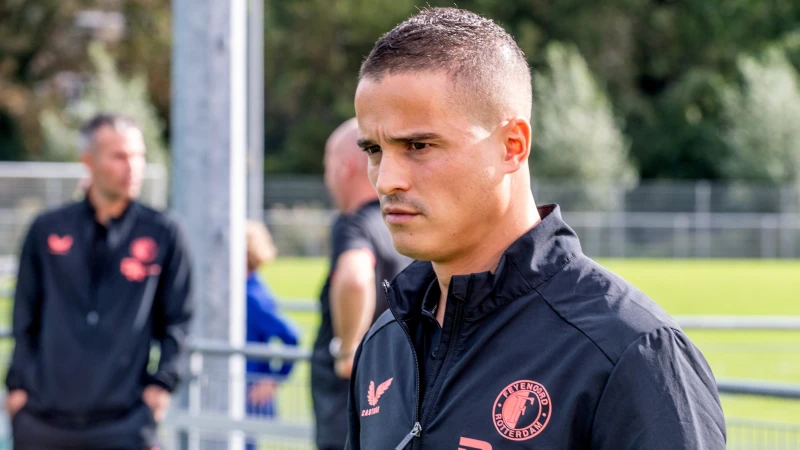 Afellay kritisch op Feyenoorder: 'Hij valt uit zichzelf gewoon om'