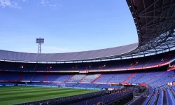 Feyenoord ontvangt flinke boetes door incidenten rondom thuiswedstrijd tegen AS Roma