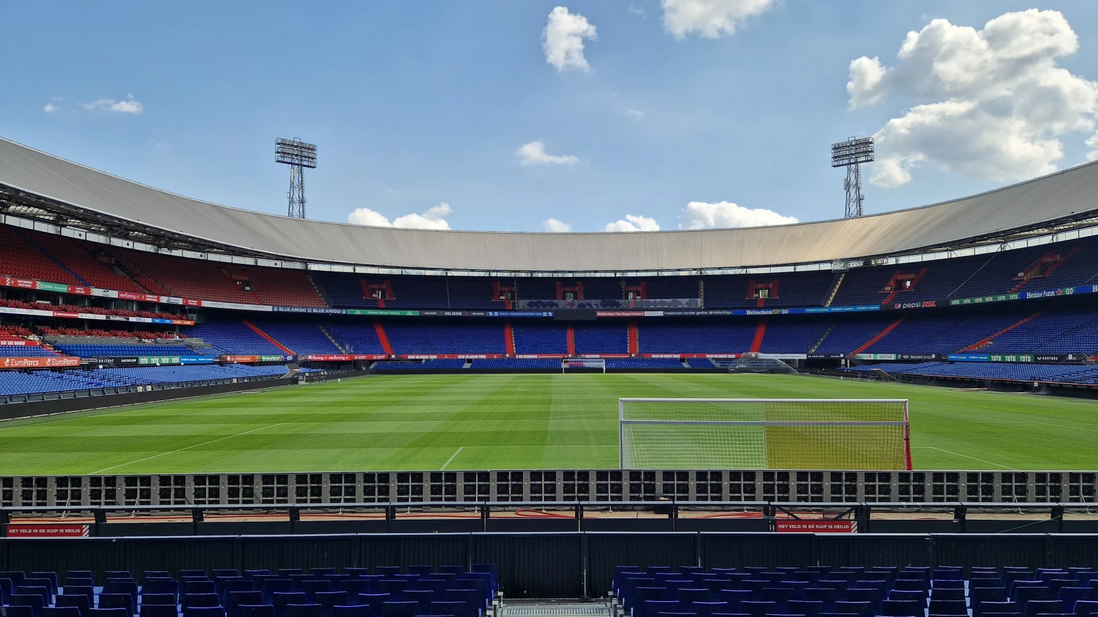 Van der Knaap: 'Met de steun van deze nieuwe hoofdpartner maakt Feyenoord ook commercieel weer een stap vooruit'