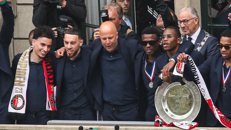 Aboutaleb huivert: 'De twaalfde man hoort bij het voetbal, óók bij Feyenoord - Ajax'