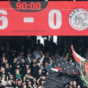 STAND | Feyenoord verstevigt tweede plek na monsterzege op Ajax