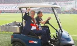 Lee Towers zingt zondag niet in De Kuip: 'Ik treed daarna niet op in de Kuip, dat past niet volgens de organisatie'