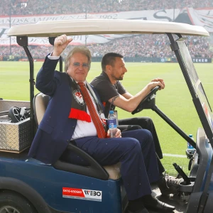 Lee Towers zingt zondag niet in De Kuip: 'Ik treed daarna niet op in de Kuip, dat past niet volgens de organisatie'