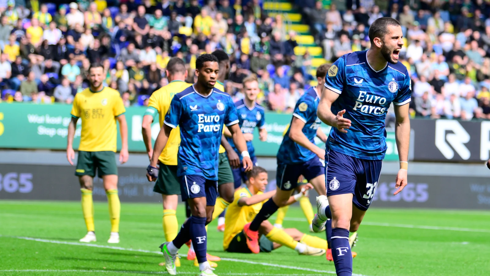 Hancko: 'Als ik nog tien jaar bij Feyenoord zou spelen, zou ik echt gelukkig zijn'