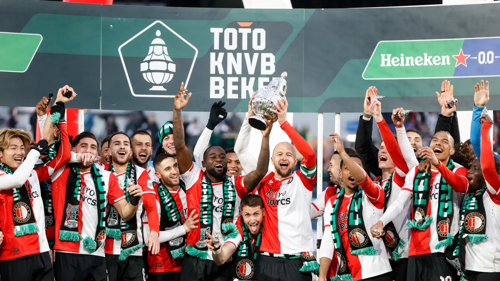 Feyenoord maandag gehuldigd op de Binnenrotte