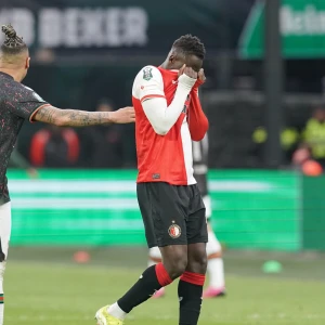 COLUMN | Niemand staat een badjas beter dan Yankuba Minteh