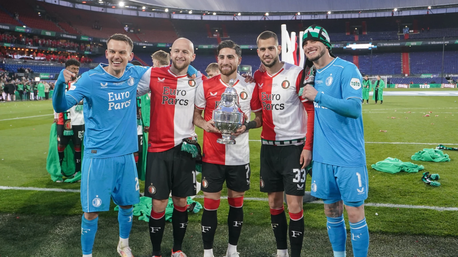 'Mede door hem staan we nu met die Cup in onze handen'