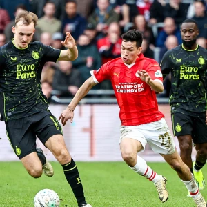 EREDIVISIE | PSV wint met grote cijfers van sc Heerenveen