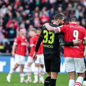 EREDIVISIE | AZ wint nipt van FC Twente