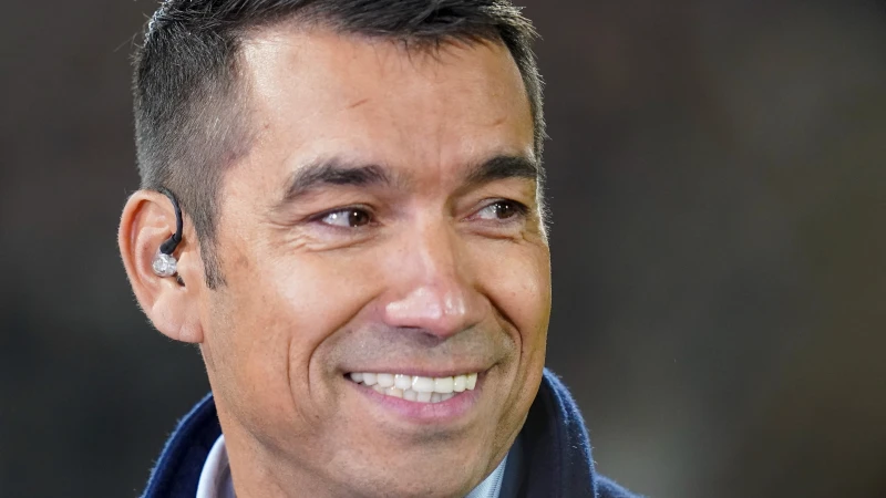 Veel contact tussen Feyenoord en Van Bronckhorst: 'Ze weten wat mijn ambities zijn'