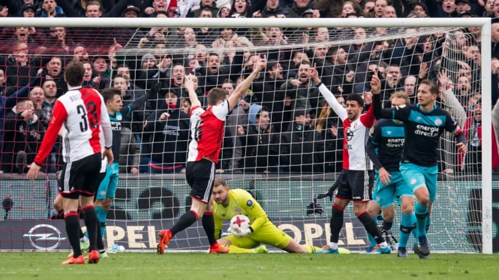 VIDEO | Uitzinnige vreugde bij RTV Rijnmond commentatoren bij doelpunten Feyenoord
