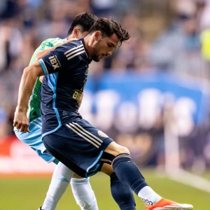 'Feyenoord-target Carranza niet in wedstrijdselectie vanwege blessure'