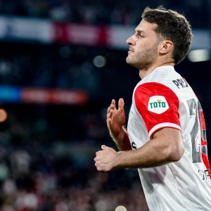 'Italiaanse topclub aast op Santiago Gimenez'