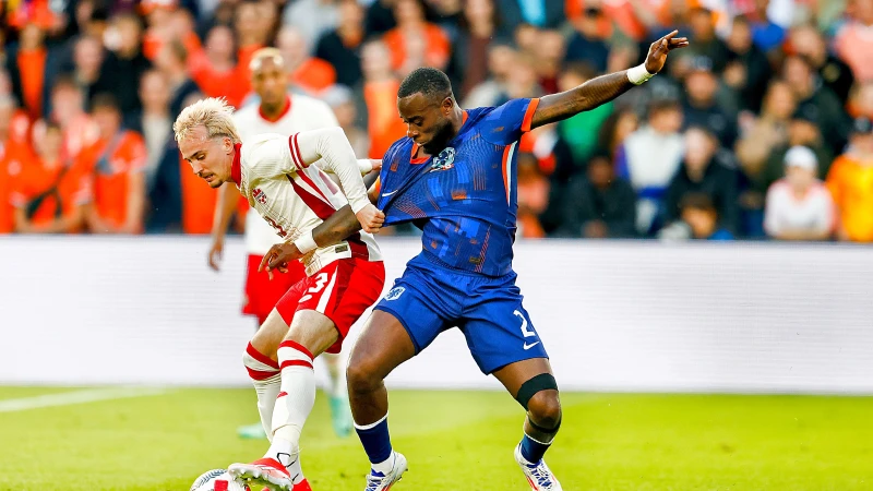 Nederlands Elftal pas na rust langs Canada