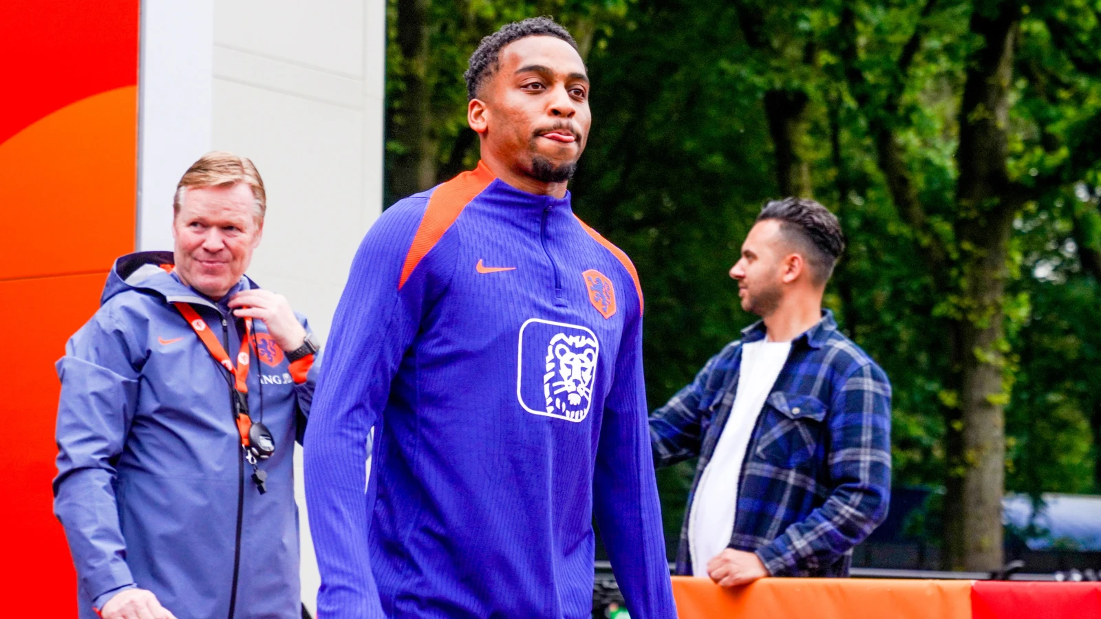 Van Hooijdonk: 'Heel benieuwd waar Quinten Timber momenteel bivakkeert'