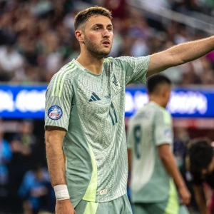 Basisspeler Gimenez met Mexico onderuit tegen Venezuela