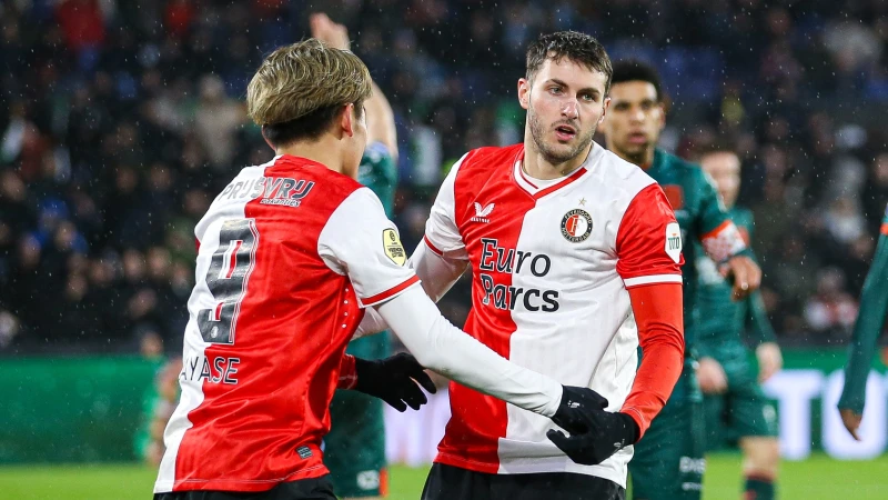 'Drie spitsen is voor een club als Feyenoord geen overbodige luxe, maar een noodzaak'