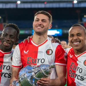 OFFICIEEL | Minteh vertrekt naar Brighton